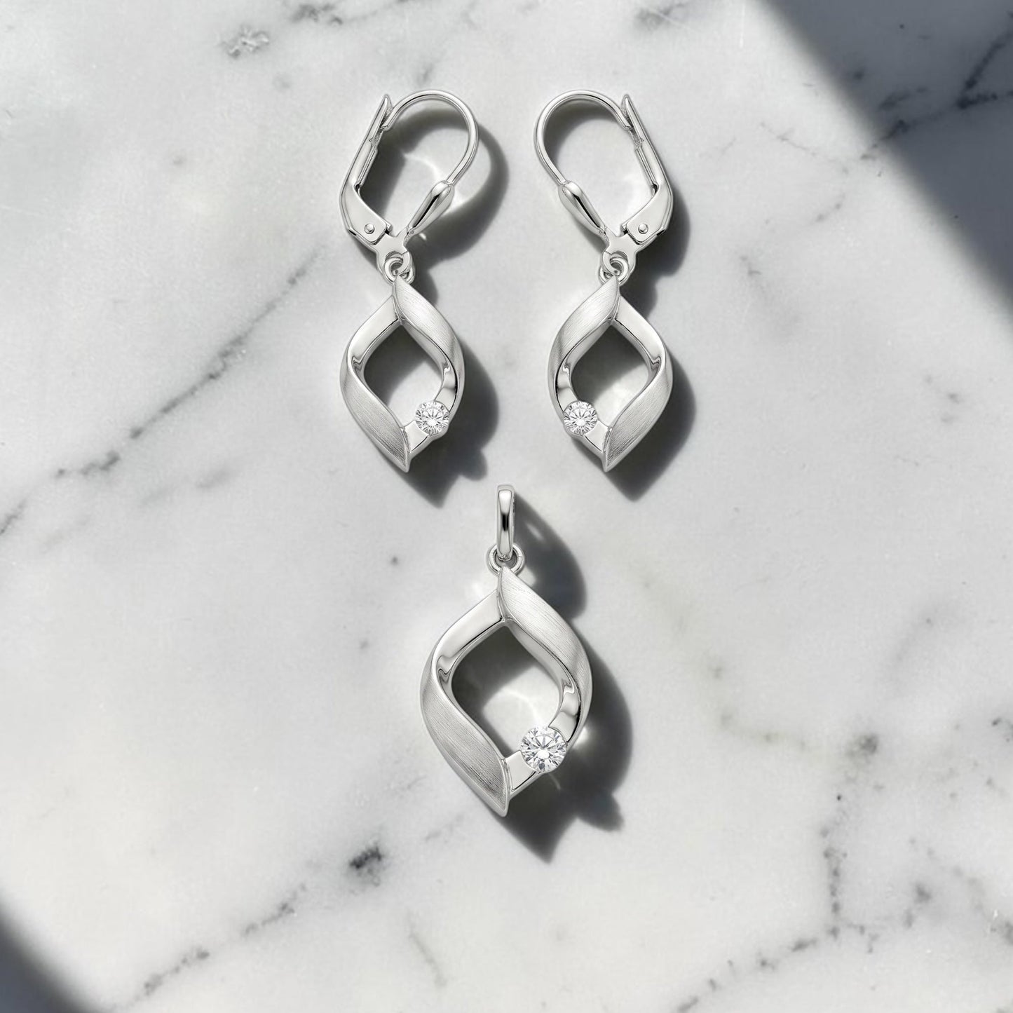 925 Silber Schmuckset mit Zirkonium im Diamant-Design – Anhänger & Ohrringe