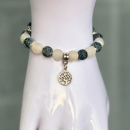 Armband Tree of Life Crackle-Optik – getragen am Handgelenk