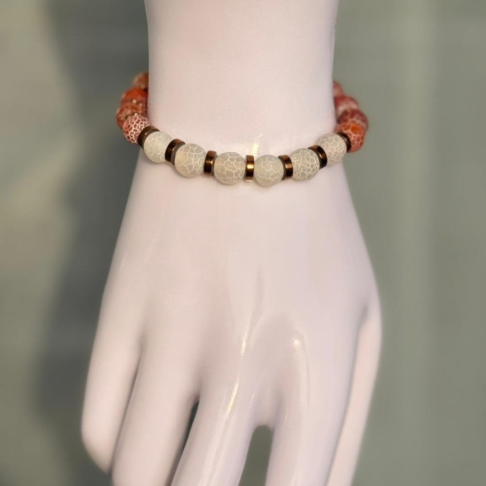 Armband „Coral & Ivory“ – Steinperlen in Crackle-Optik