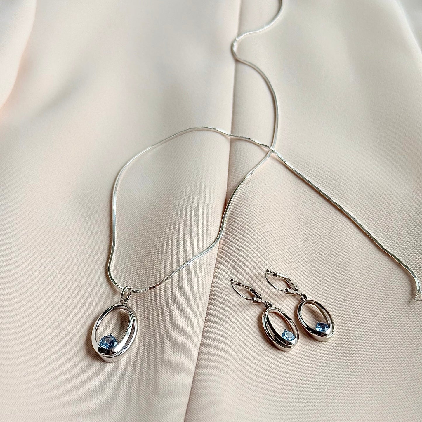 925 Silber Schmuckset mit Syn. Spinel Aqua – Anhänger & Ohrringe