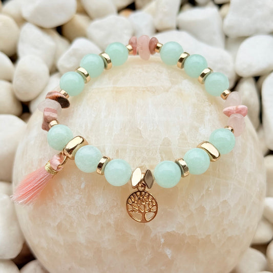 Mint Blossom Armband – Mintgrüne Natursteinperlen mit Lebensbaum-Anhänger und Quaste