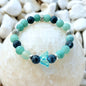 Ocean Butterfly Armband – Naturstein Crackle-Perlen mit Glas-Schmetterling auf weißem Stein