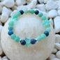 Ocean Butterflies Armband – Naturstein Crackle-Perlen mit Glas-Schmetterlingen auf weißem Stein