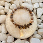 Earth Glow Armband mit Tigerauge-Optik und Quaste