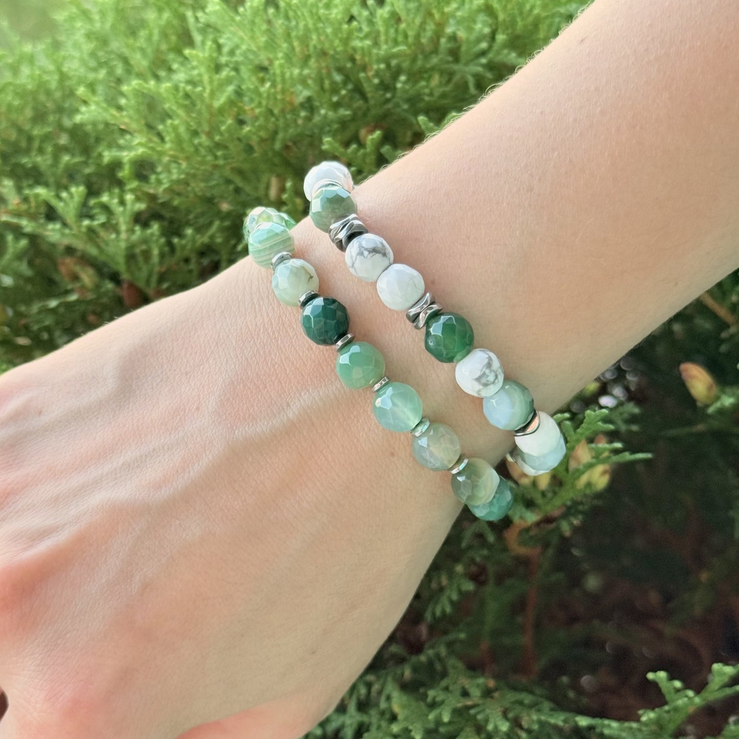 Armband aus grünem Achat & Howlith mit Hämatit