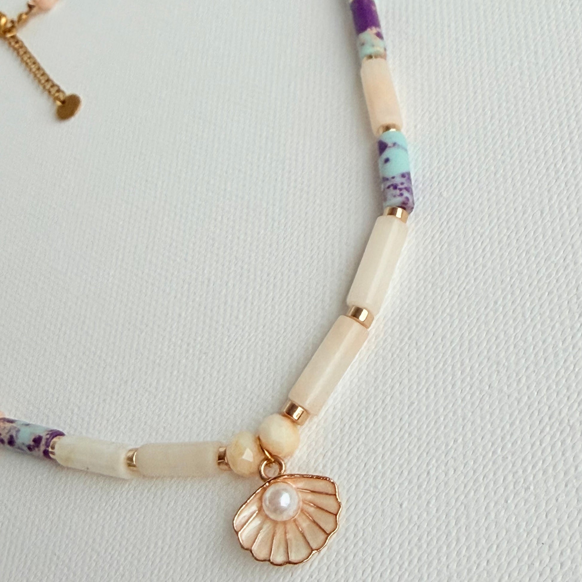 Pearl & Lilac Muschel-Halskette – Muschel-Anhänger Detail