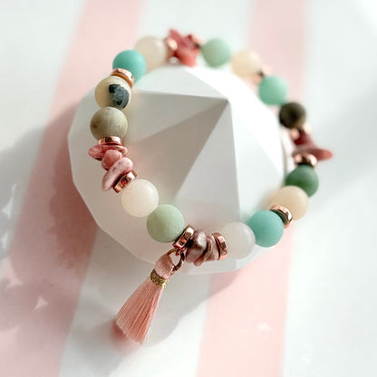 Naturstein-Armband Mint & Rosa mit Quaste – Seitenansicht