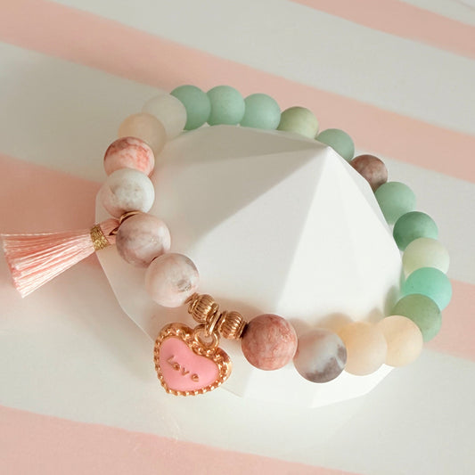 Naturstein-Armband Mint & Rosa mit Love-Anhänger – Draufsicht