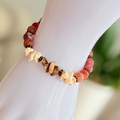 Handgefertigtes Naturstein Armband am Handgelenk – Terrakotta Crackle-Optik