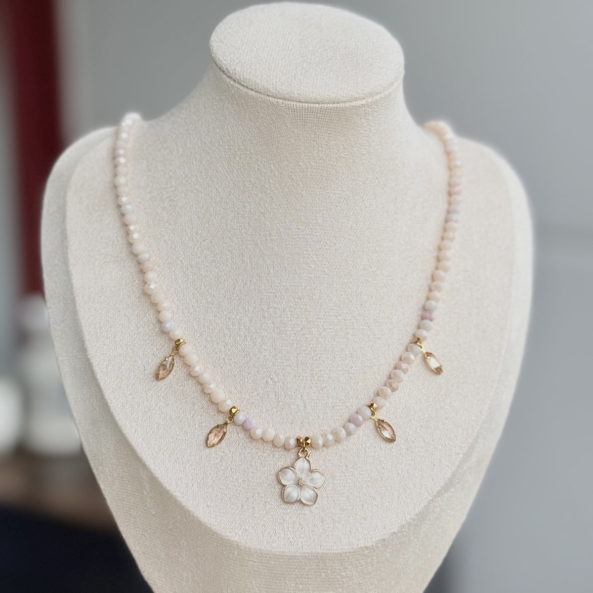 Schmuckset mit Blütenanhänger