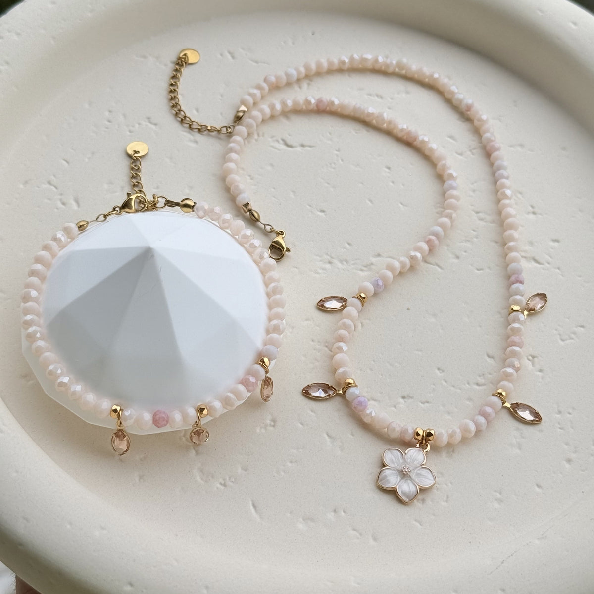 Schmuckset mit Blütenanhänger