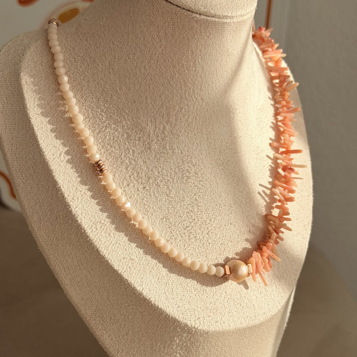 Coral Blush Halskette mit Süßwasserperle