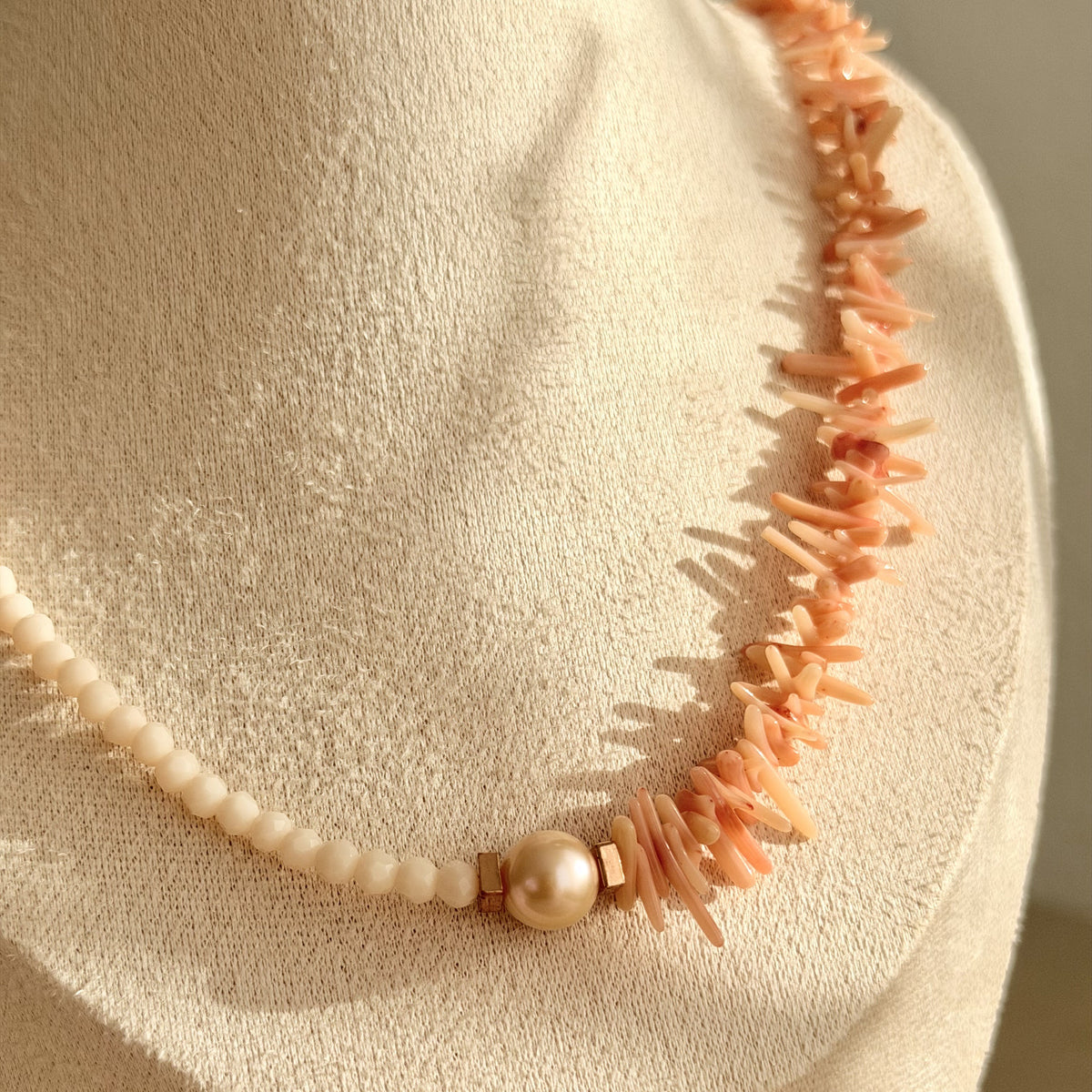 Coral Blush Halskette mit Süßwasserperle