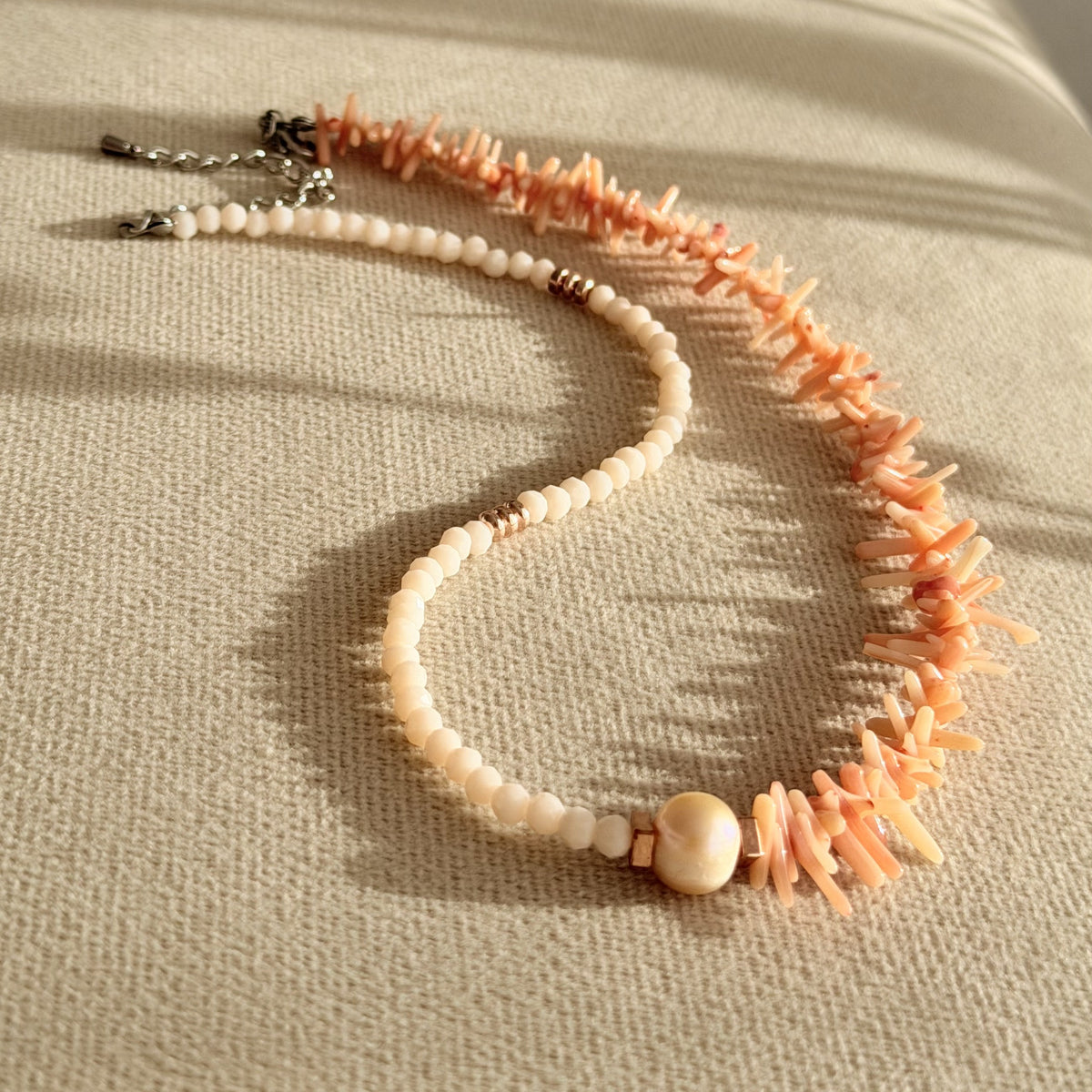 Coral Blush Halskette mit Süßwasserperle