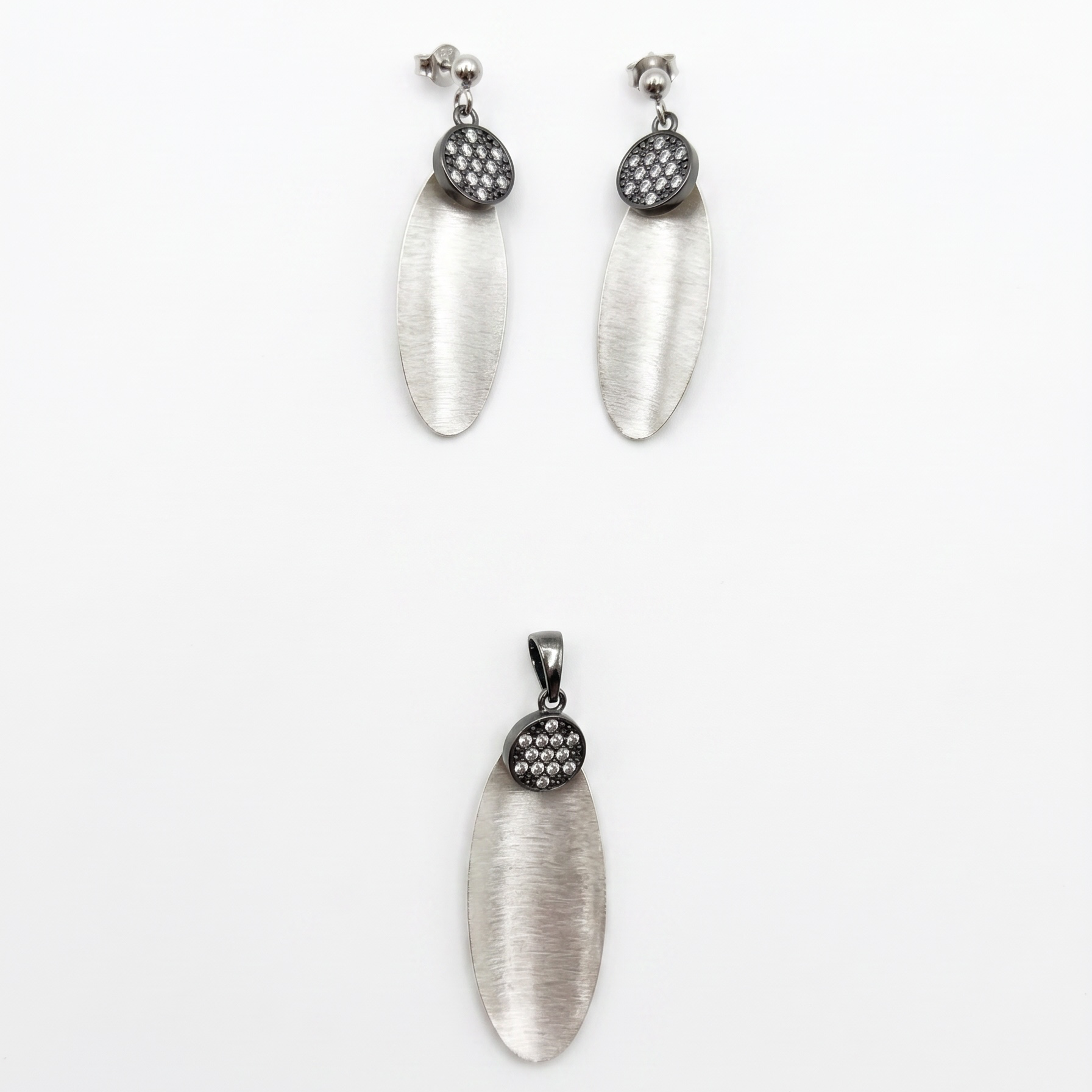 925 Silber Schmuckset mit Zirkonia und geschwärztem Finish – Anhänger und Ohrringe