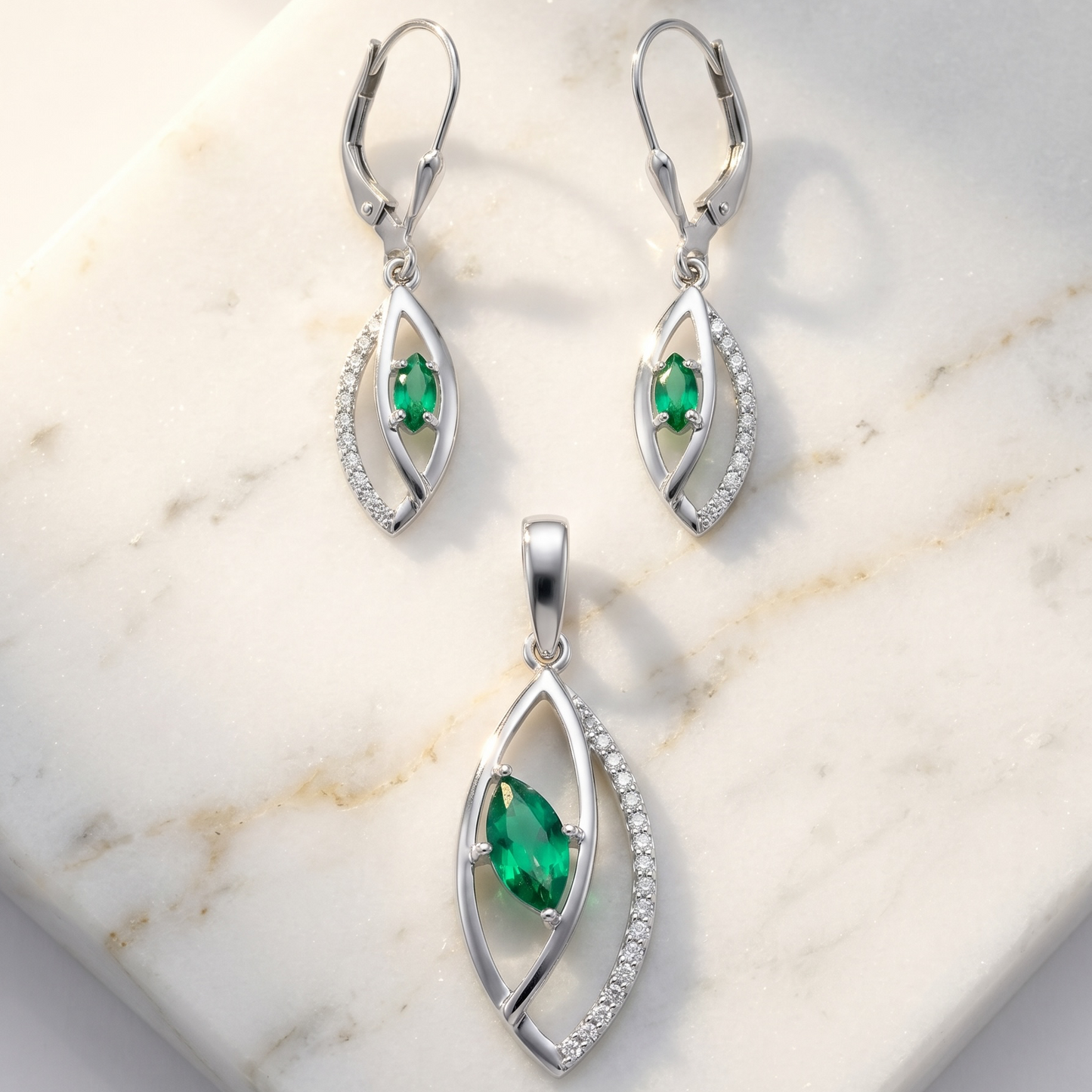 925 Silber Schmuckset mit Glas-Smaragdgrün und Zirkonia – Anhänger & Ohrringe